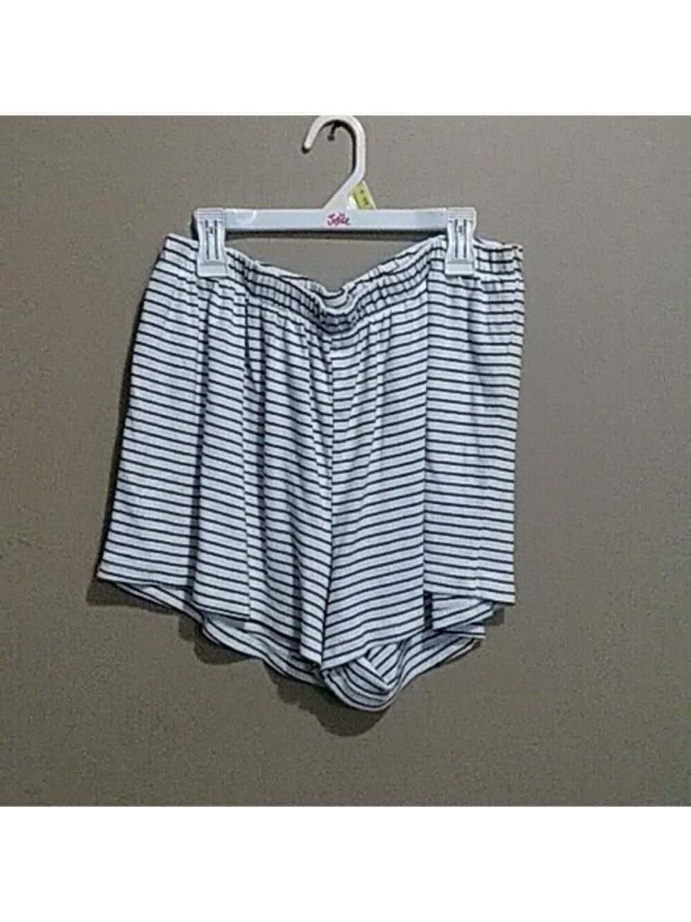 Layla shorts size large